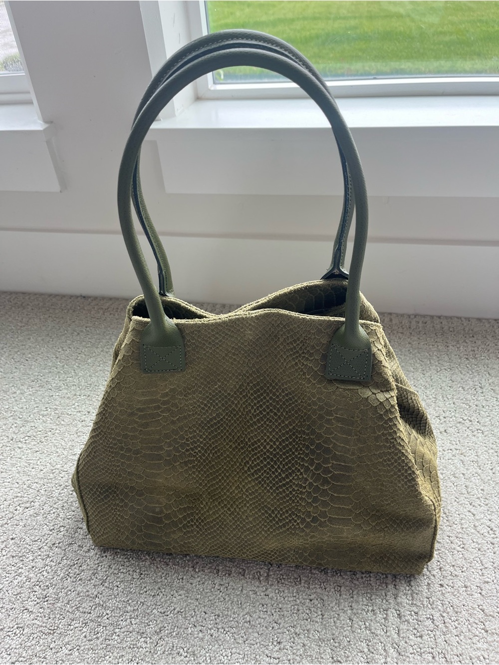 NWOT Olive embossed Green embossed leather Tote made in Italy stunning!